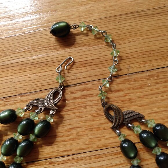 Vintage Green Beaded Necklace Triple Strand Aurora Borealis Glass Collar Choker - Picture 5 of 10